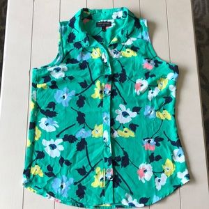 Banana Republic classic fit sleeveless blouse sz m